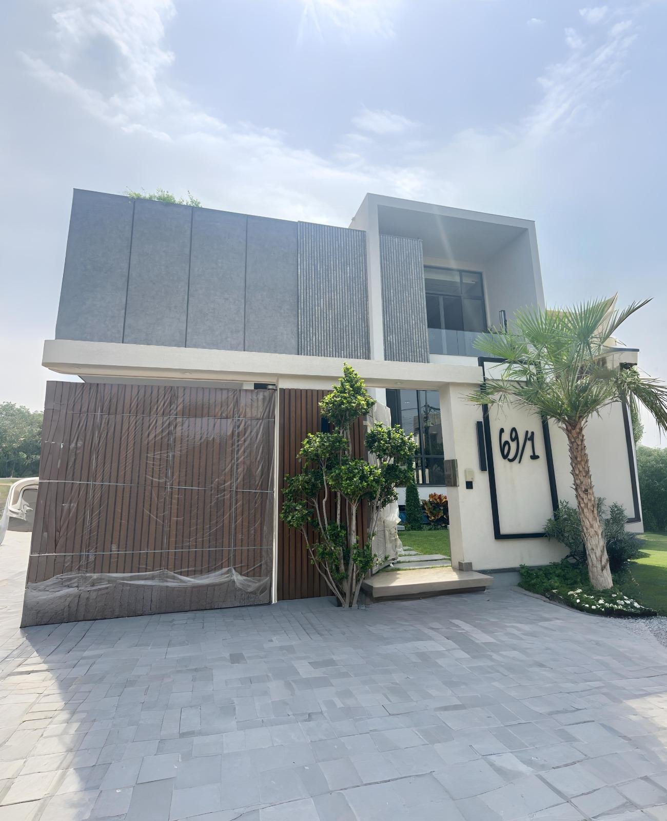 DHA Bungalow — Layered Facade